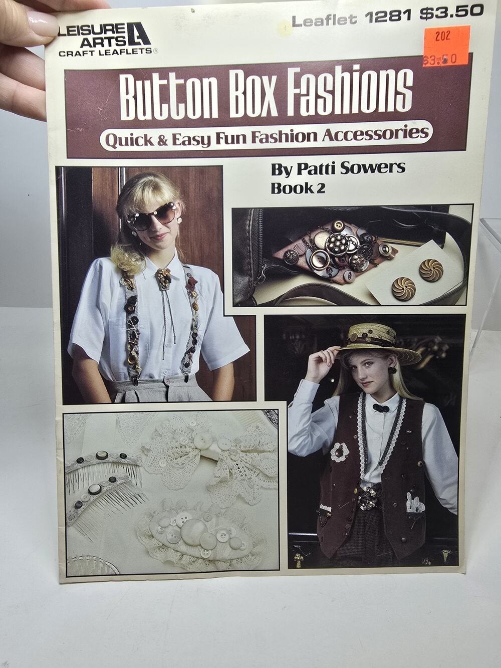 BUTTON BOX FASHION ACCESSOIRES Book 2 Leisure Arts Craft #1281 Vintage 1990